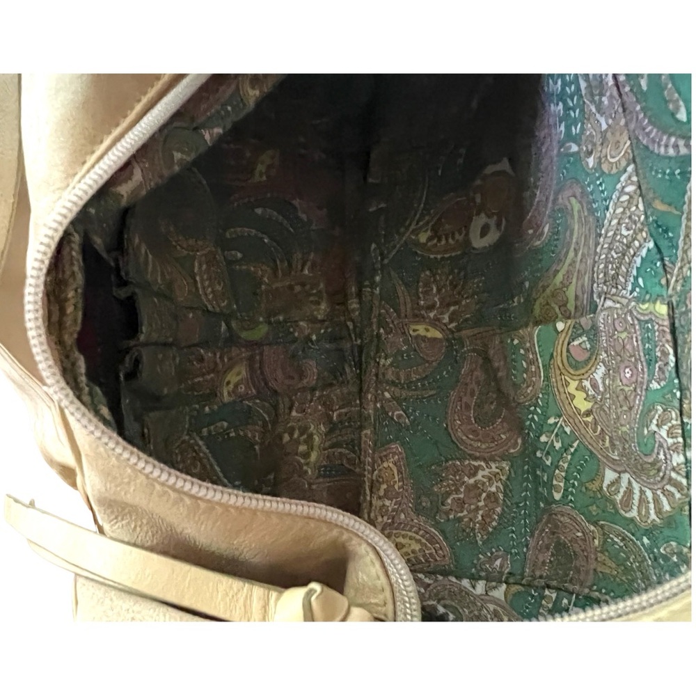 HOBO light celery green Wide Strap Subtle Leather Handbag. - Picture 9 of 10